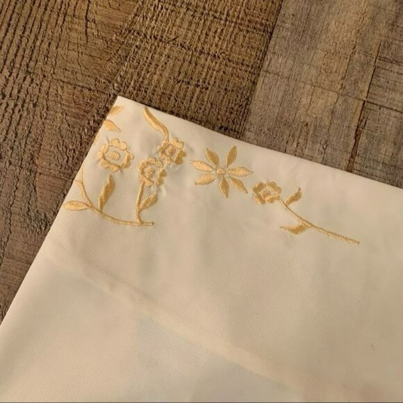 ASOS Reclaimed vintage inspired embroidered crop cami top with fringe in ivory - Picture 7 of 11